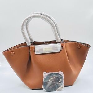 Elegant Tan Leather Tote Bag